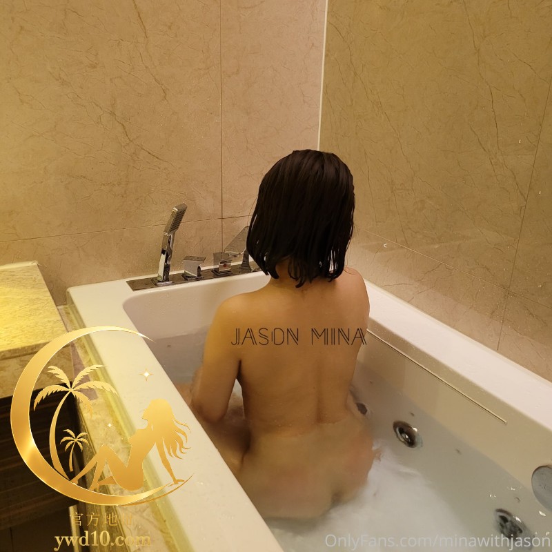 onlyfans知名网黄 巨乳蜜桃臀大玩换妻游戏 3P画面真的好带感