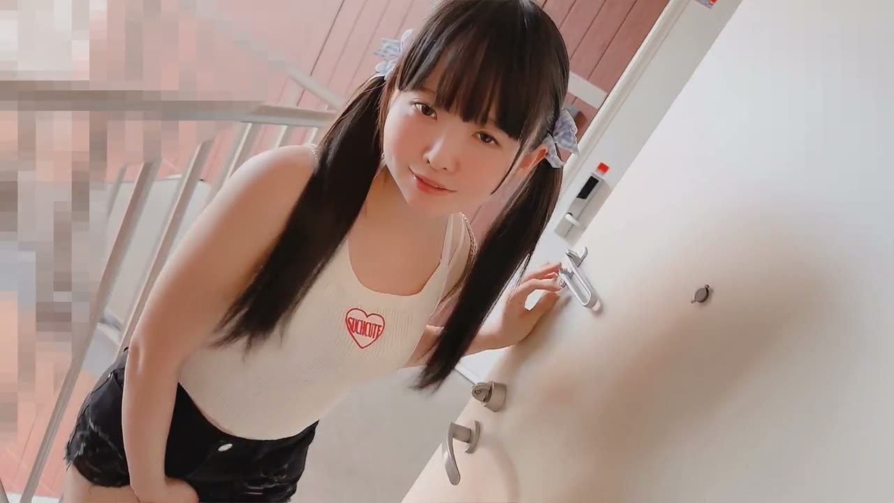 日本网黄BabyYurin 借给邻居的小个子女孩用厕所后，特意把那里改造成专供男性射精的厕所